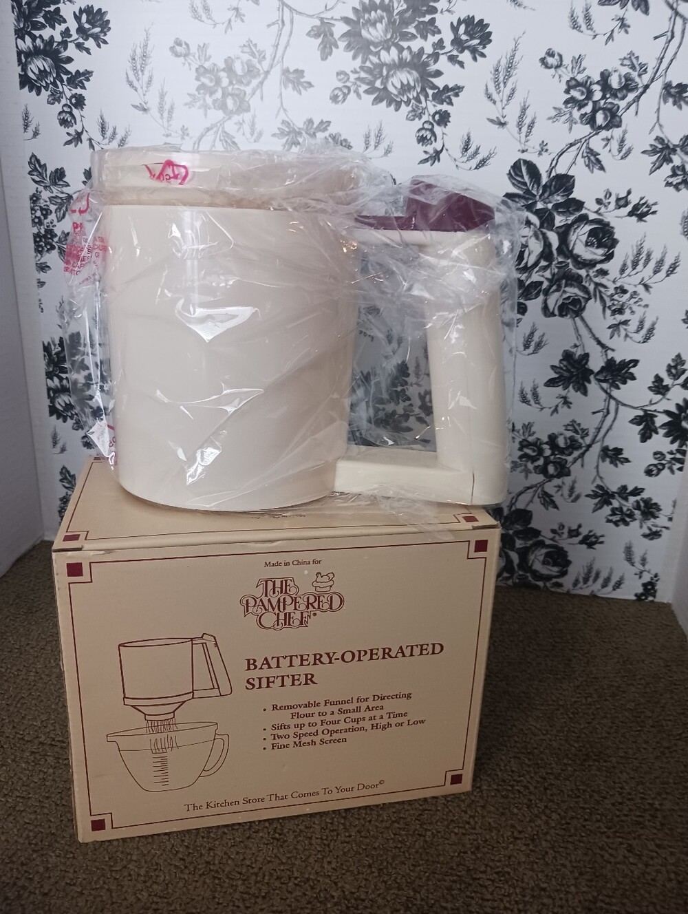 RETIRED - Pampered Chef - New - Battery Operated Sifter - Vintage.